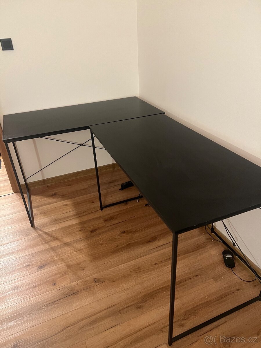 Psací stůl