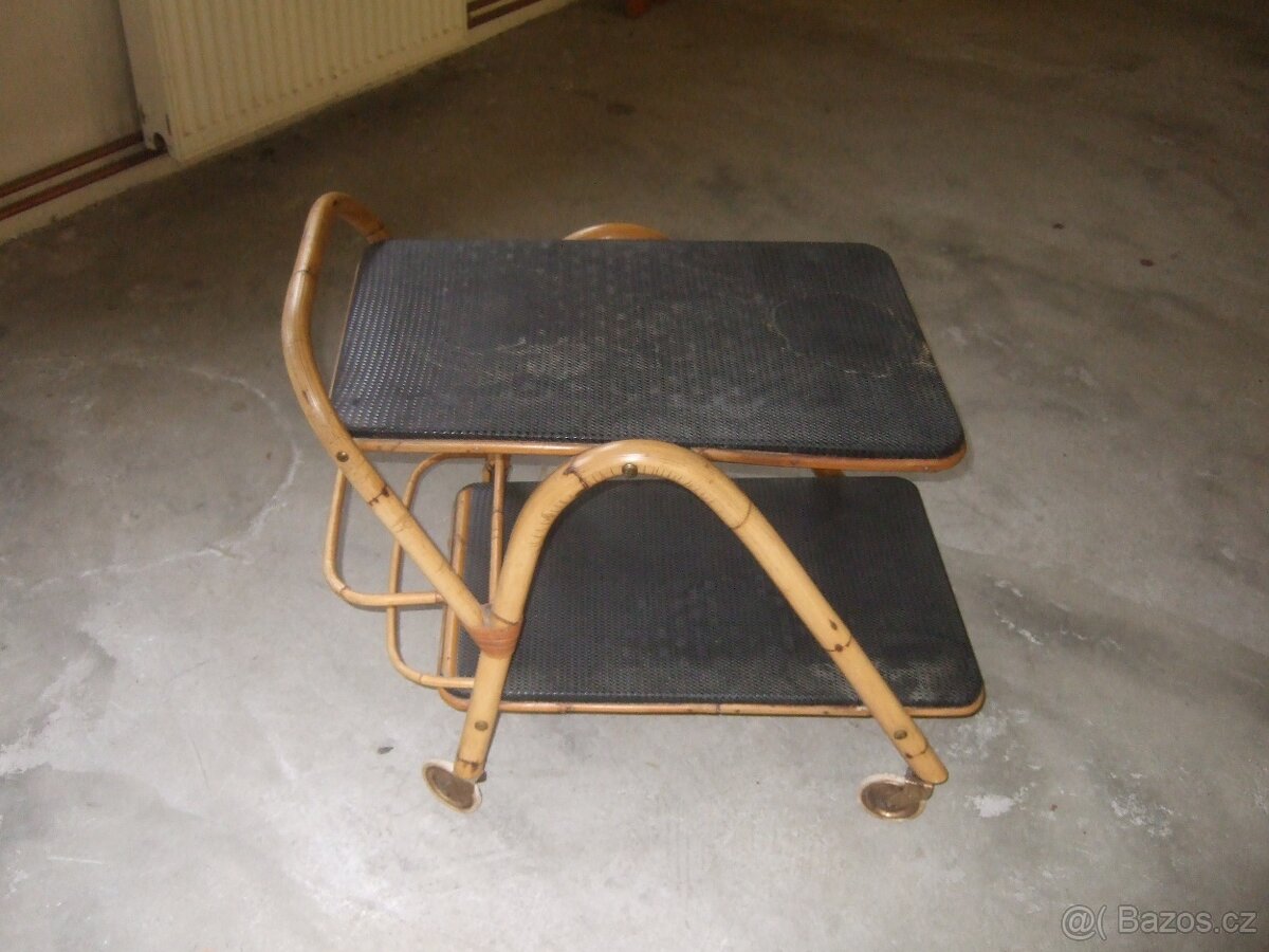 Starý servírovací stolek