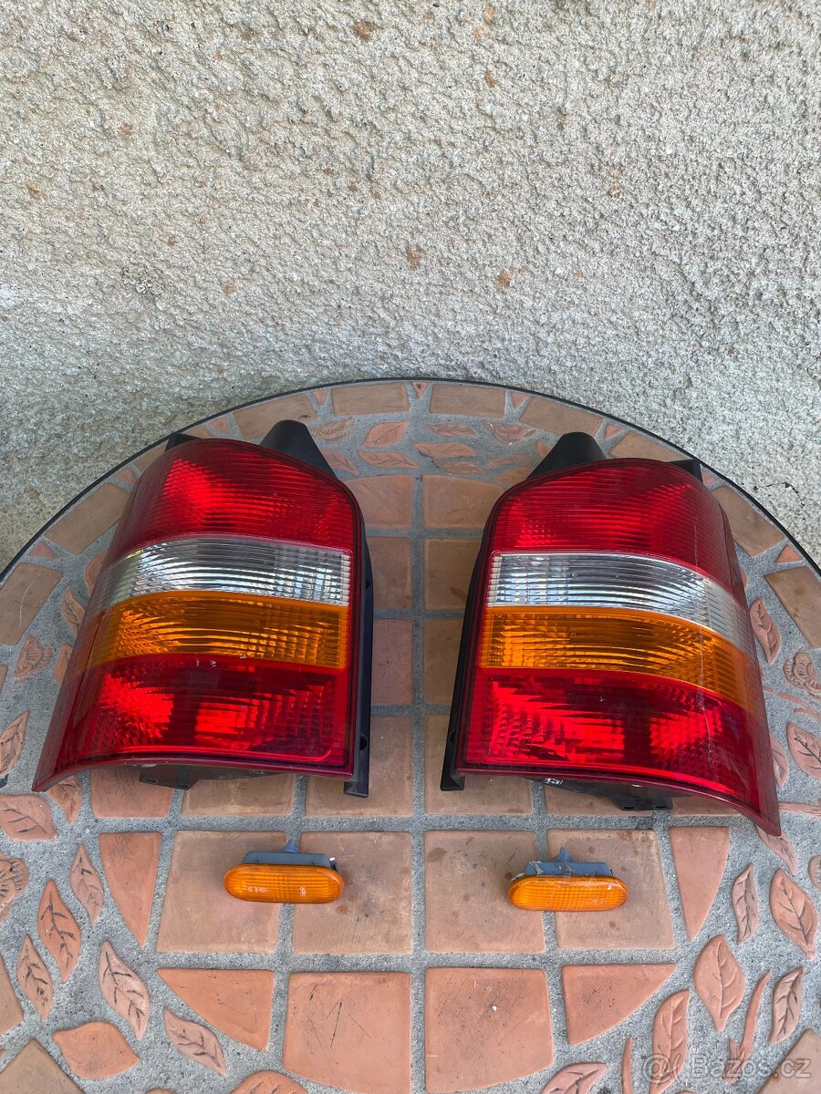 Zadní světla na VW transporter T5