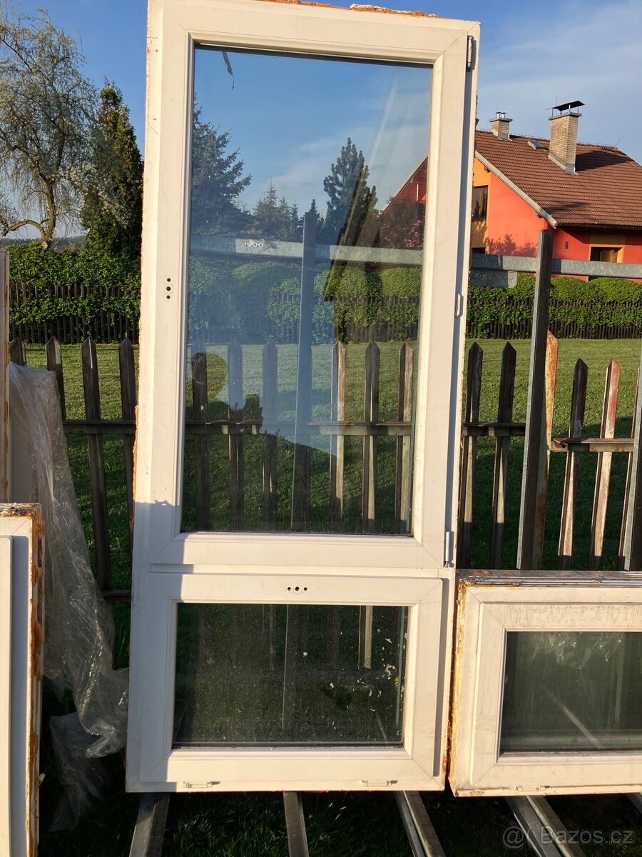 Atypické okno bílý plast 86x206cm