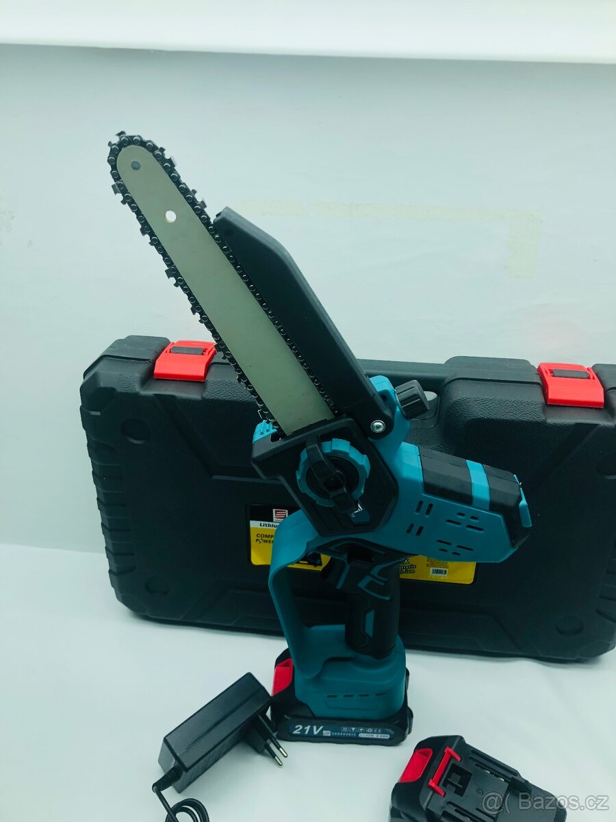 8” dlouhá řetězová Aku pila s mazáním 2xbaterie LCD