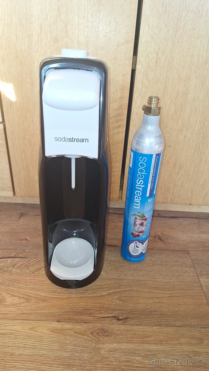 Sodastream včetně bombičky.