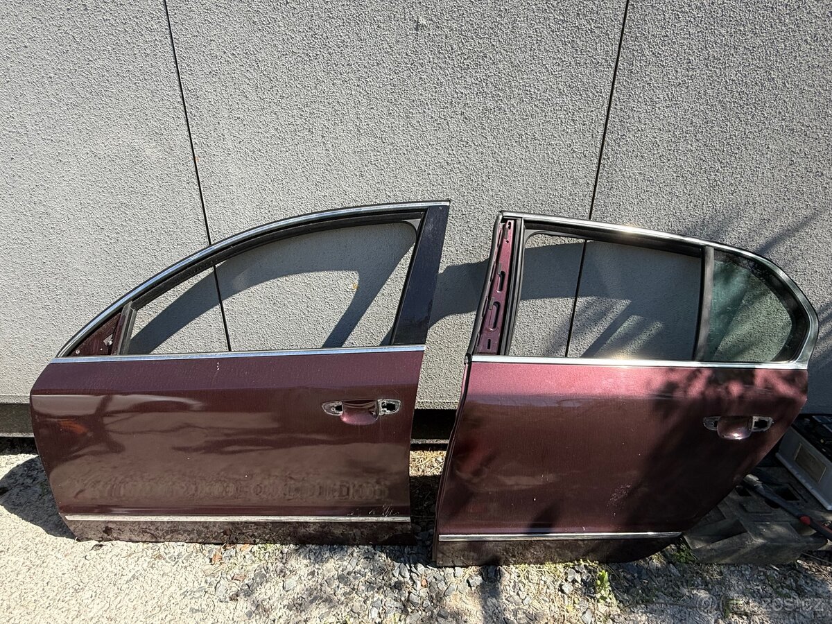 Dveře Levý Superb 2 sedan