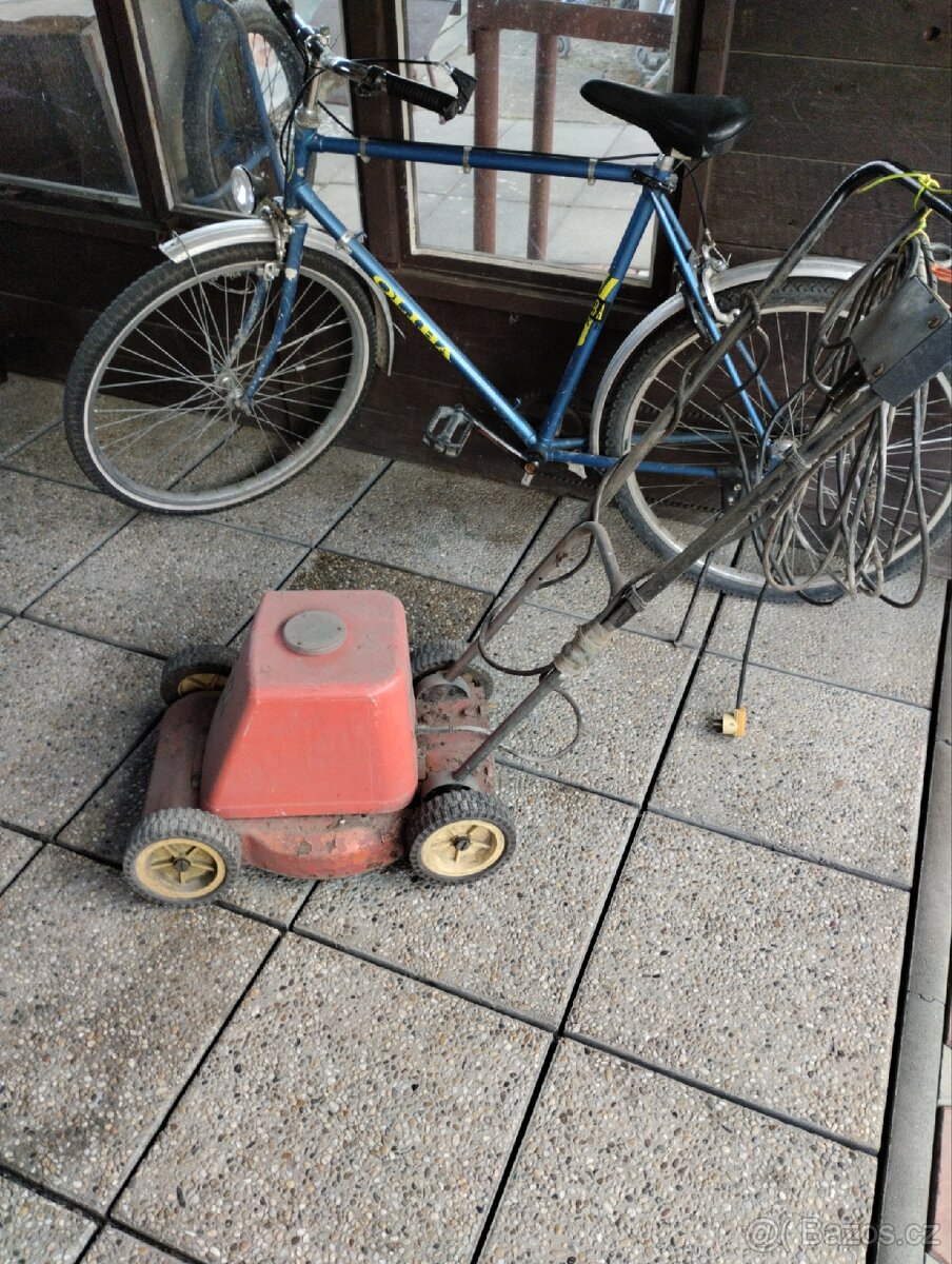Prodám starou elektrickou sekačku