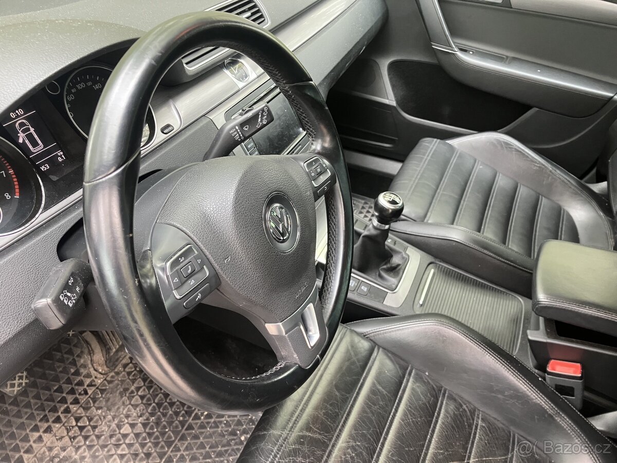 VW Passat B7 - Budíky