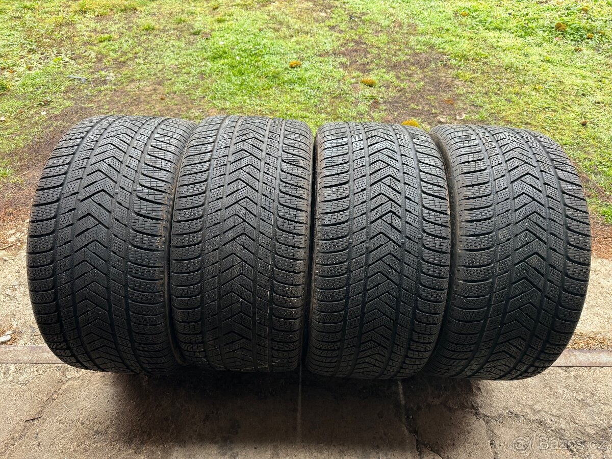 4 zimní pirelli scorpion 305/35R21 109V
