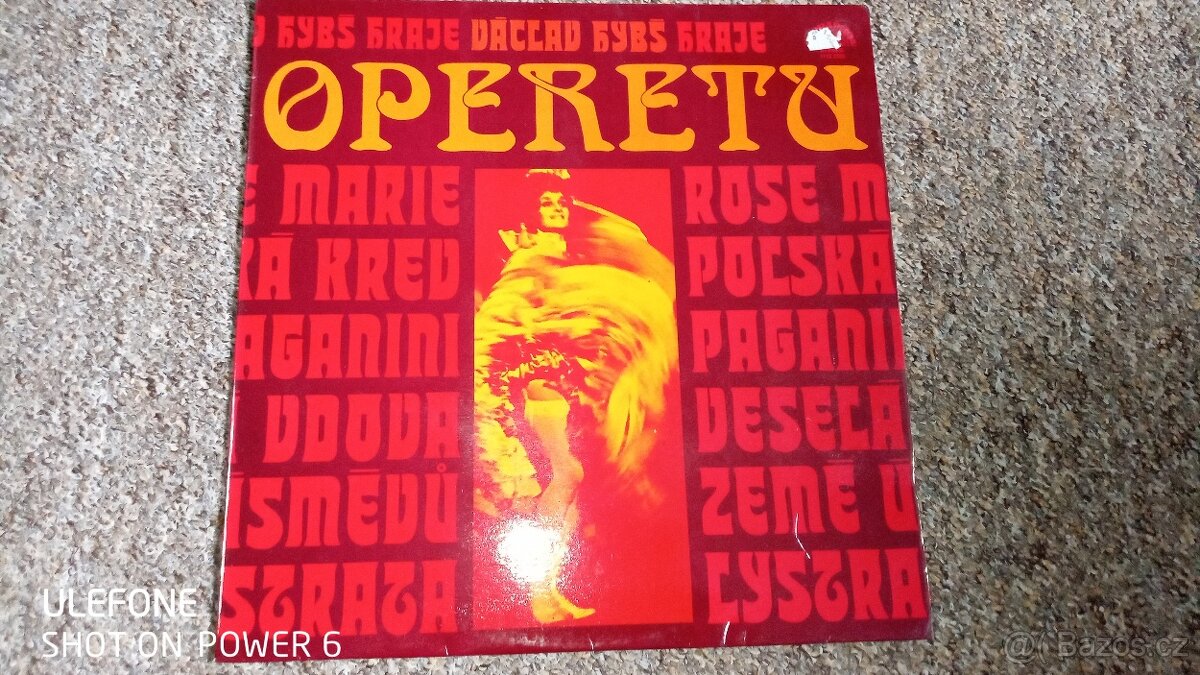 LP deska Václav Hybš hraje operetu