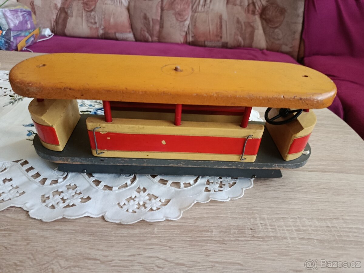 Stará dřevěná tramvaj