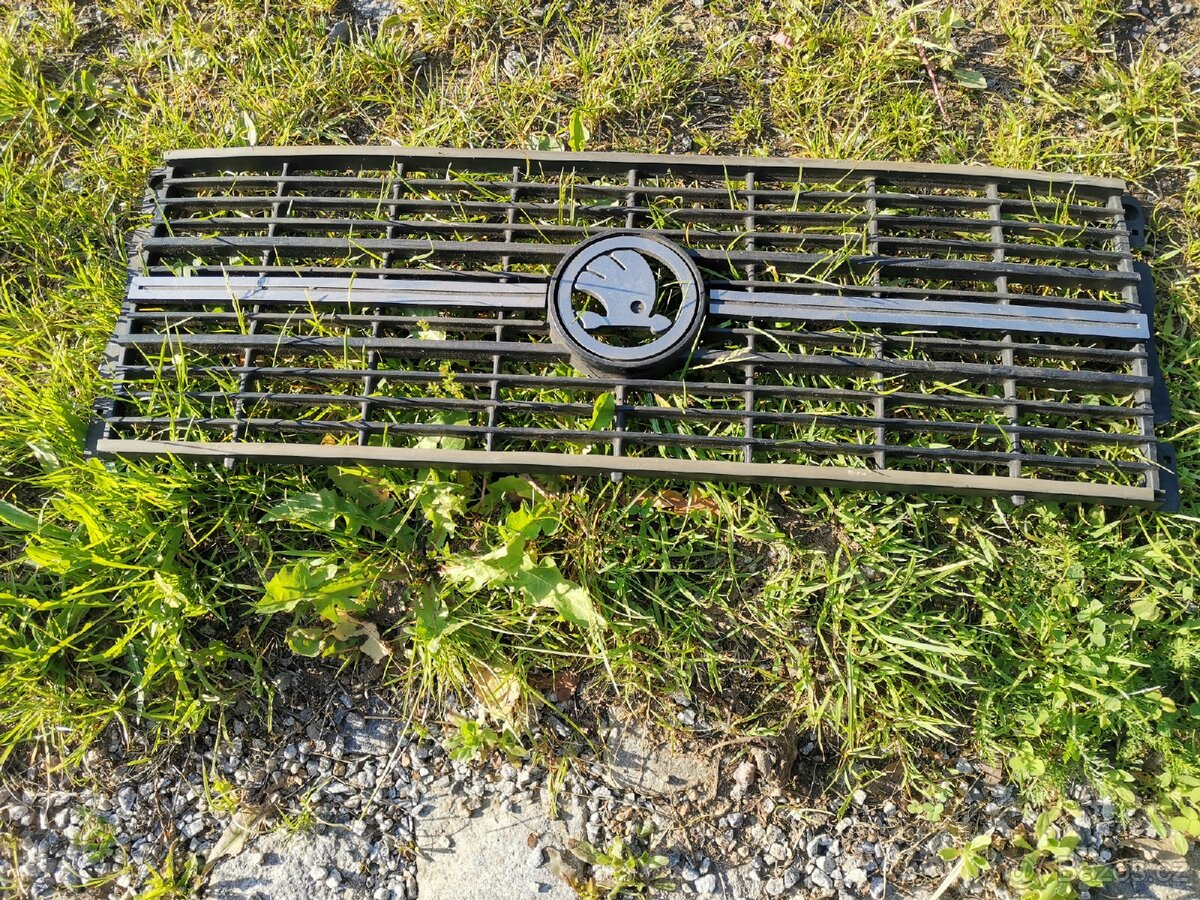 Přední maska mřížka Škoda 120