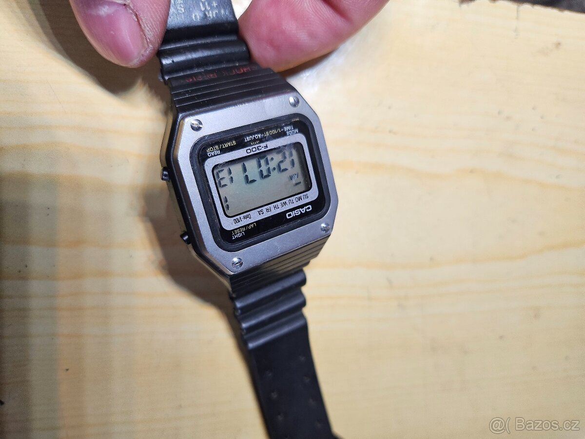 Hodinky casio r 1982