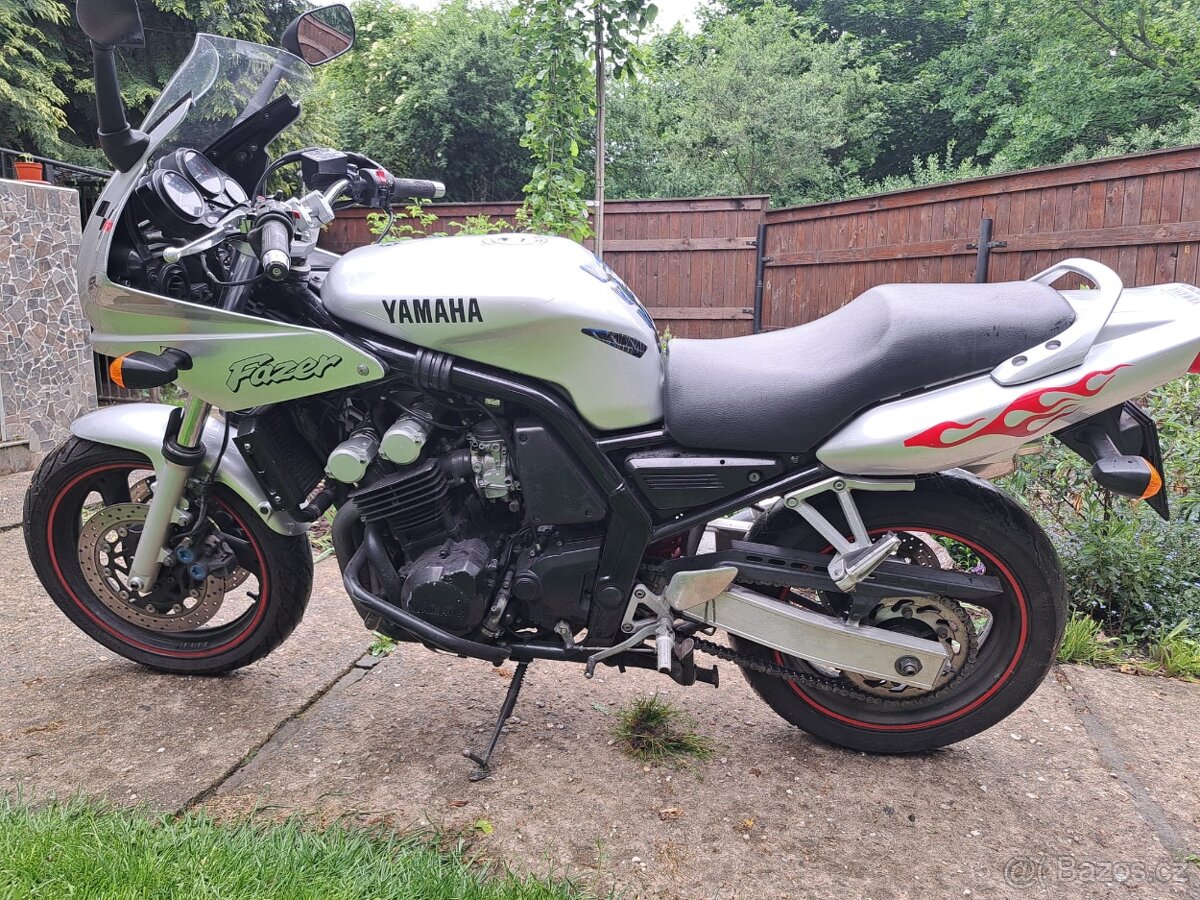Yamaha fzs 600