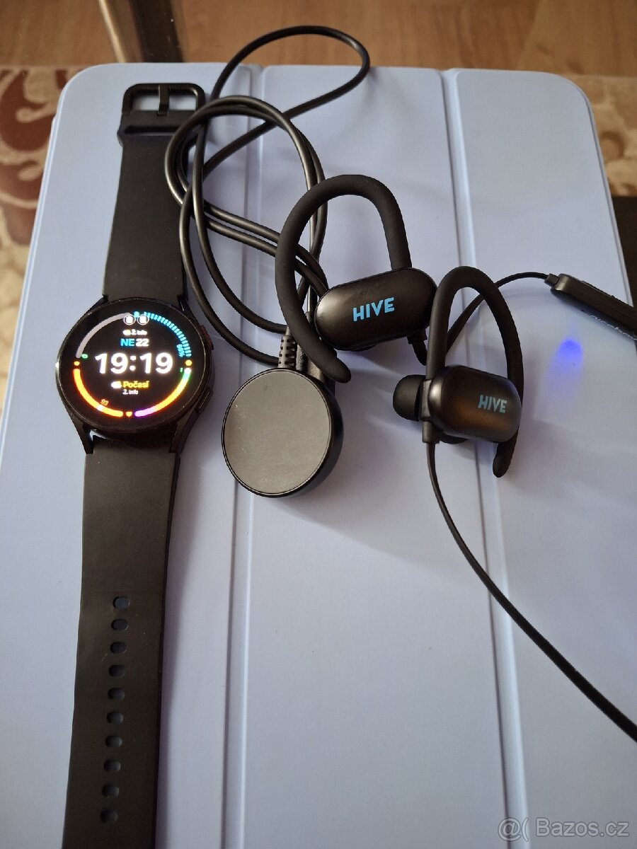 Samsung watch 4 + Bluetooth sluchátka