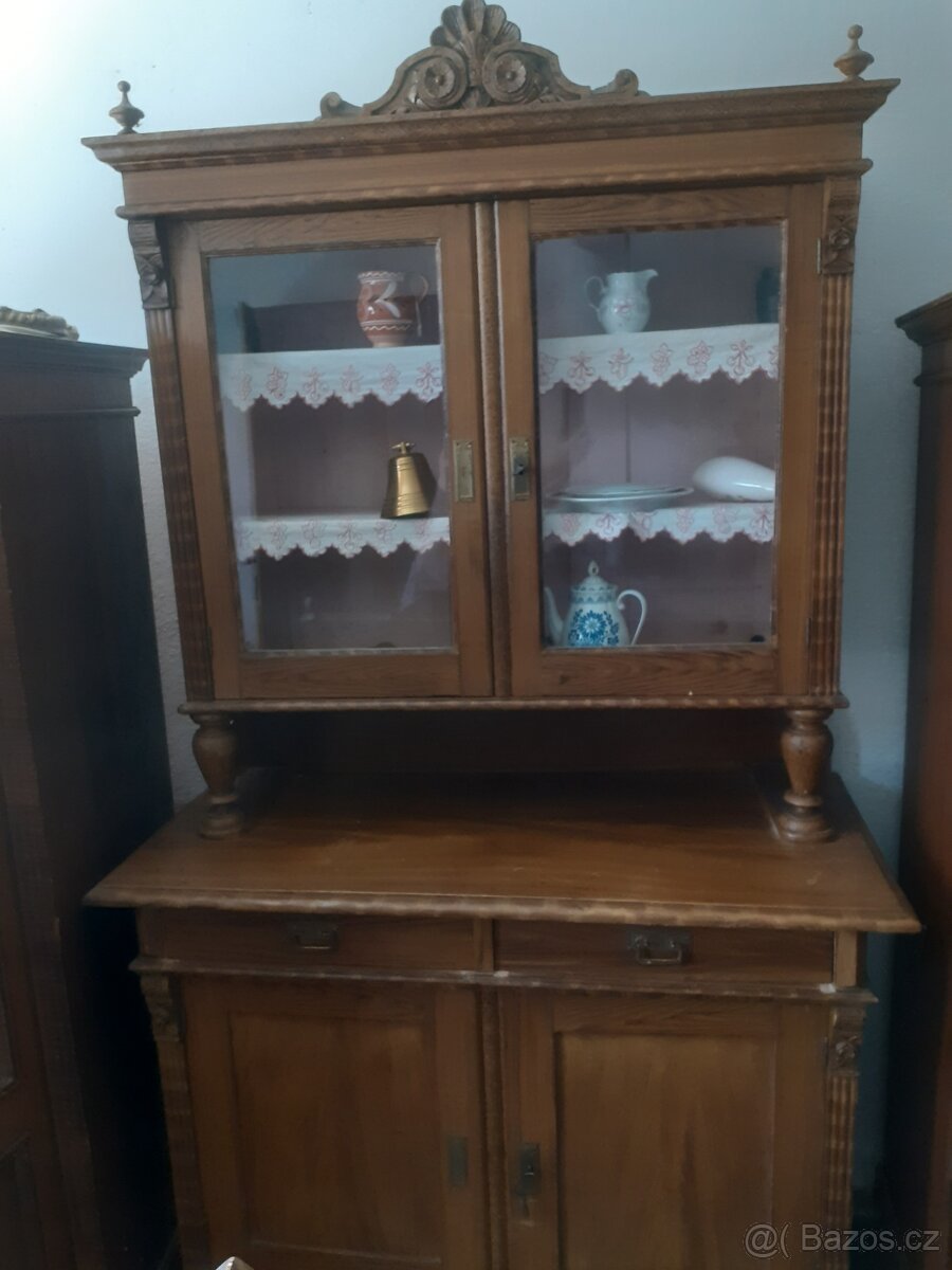 Starožitny přibornik,kredenc
