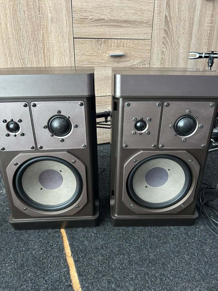 Grundig M 600