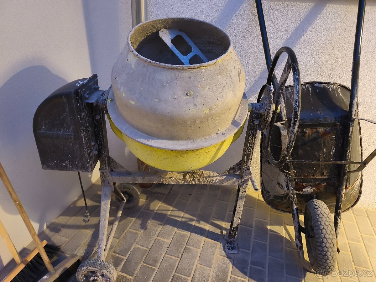 Prodám míchačku 220 V
