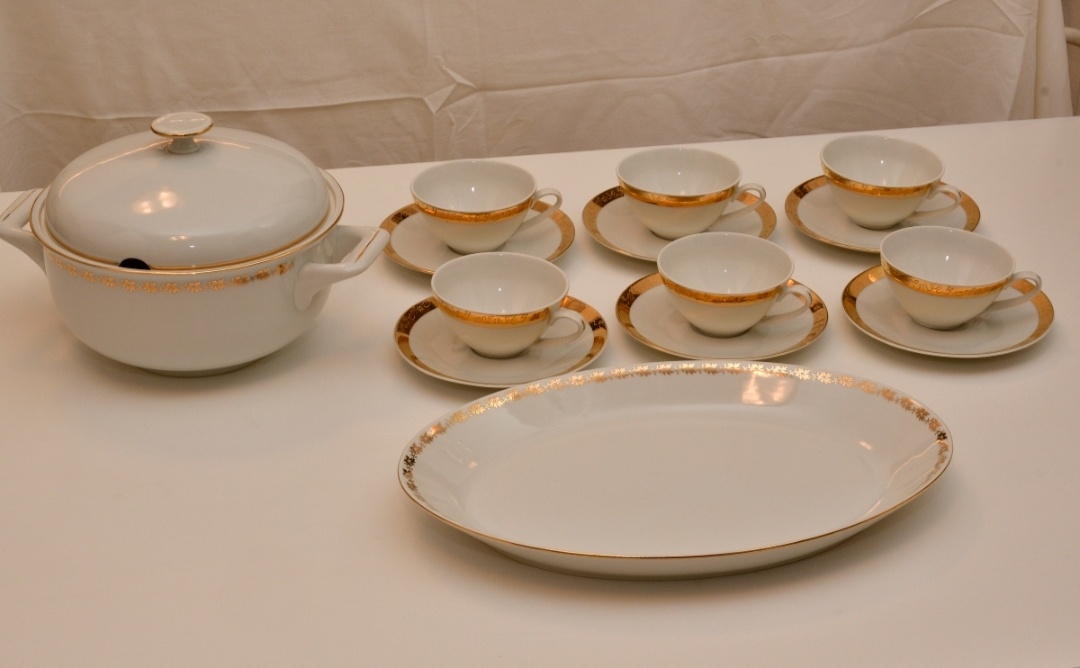 Porcelánové šálky zn. Bohemia – zlatý okraj