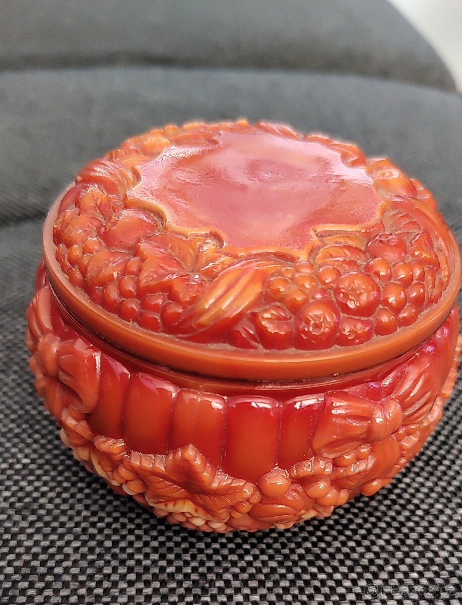 Malachitové sklo dóza