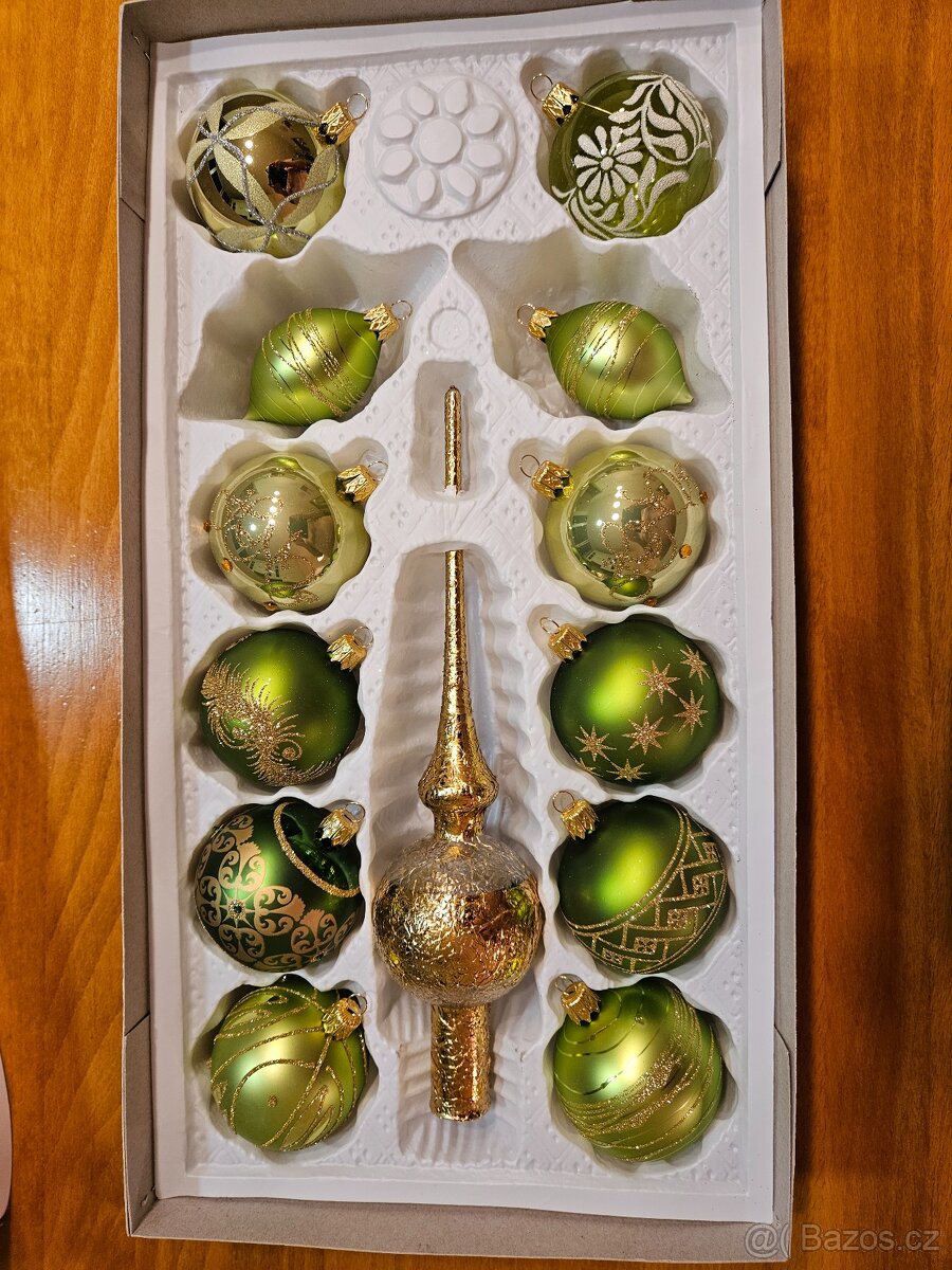 Nové skleněné vánoční ozdoby