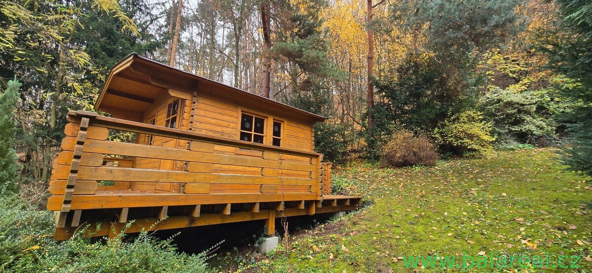 zahradní 2 chatky u lesa Jundrov Brno , zahrada 786 m2 , par