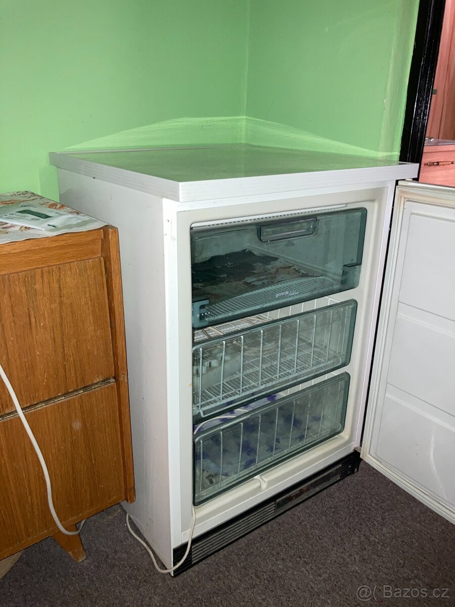 Prodám různý starší nábytek do bytu