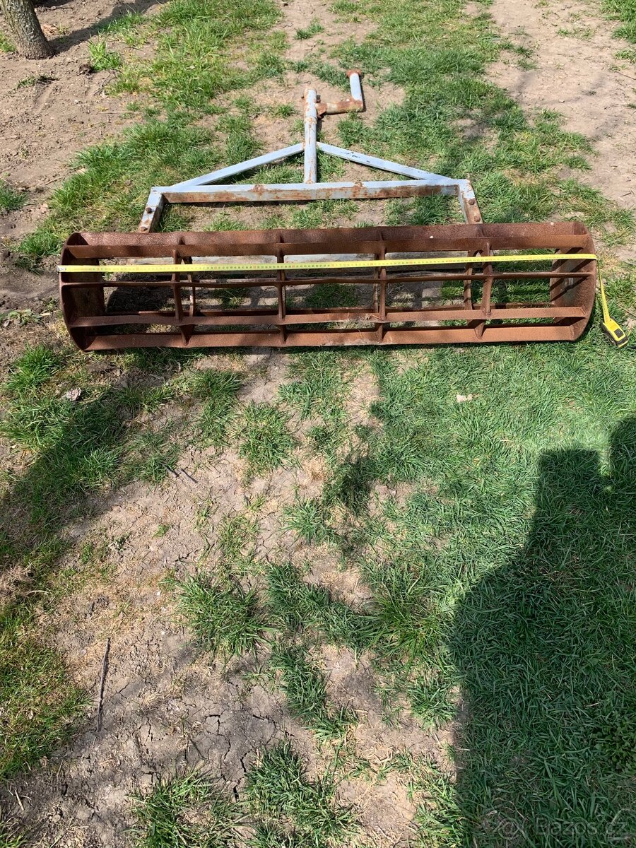 Prodám za malotraktor drtič hrud.