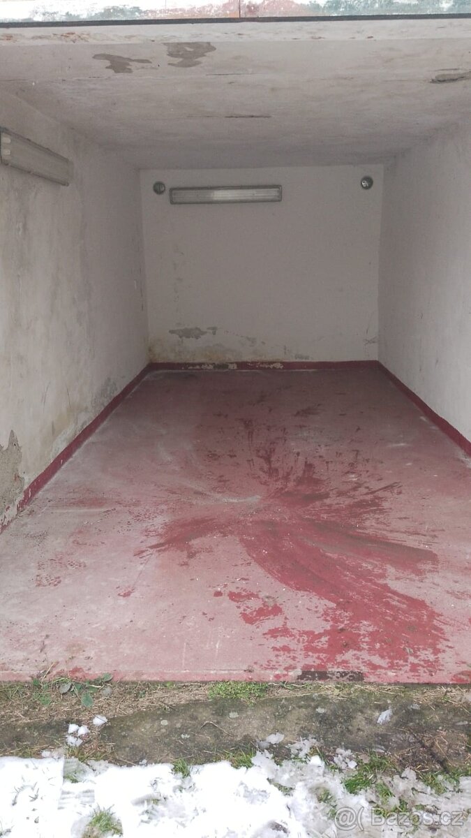 Pronajmu garáž ve Slatiňanech