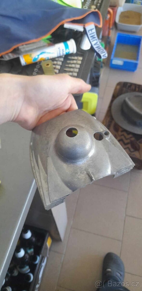 Kryt karburátoru Jawa 250 Pérak FJ zbrojovka TOP STAV