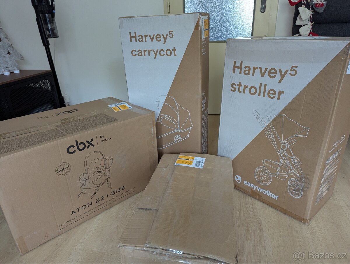 EasyWalker kočárek a Cybex autosedačka se základnou