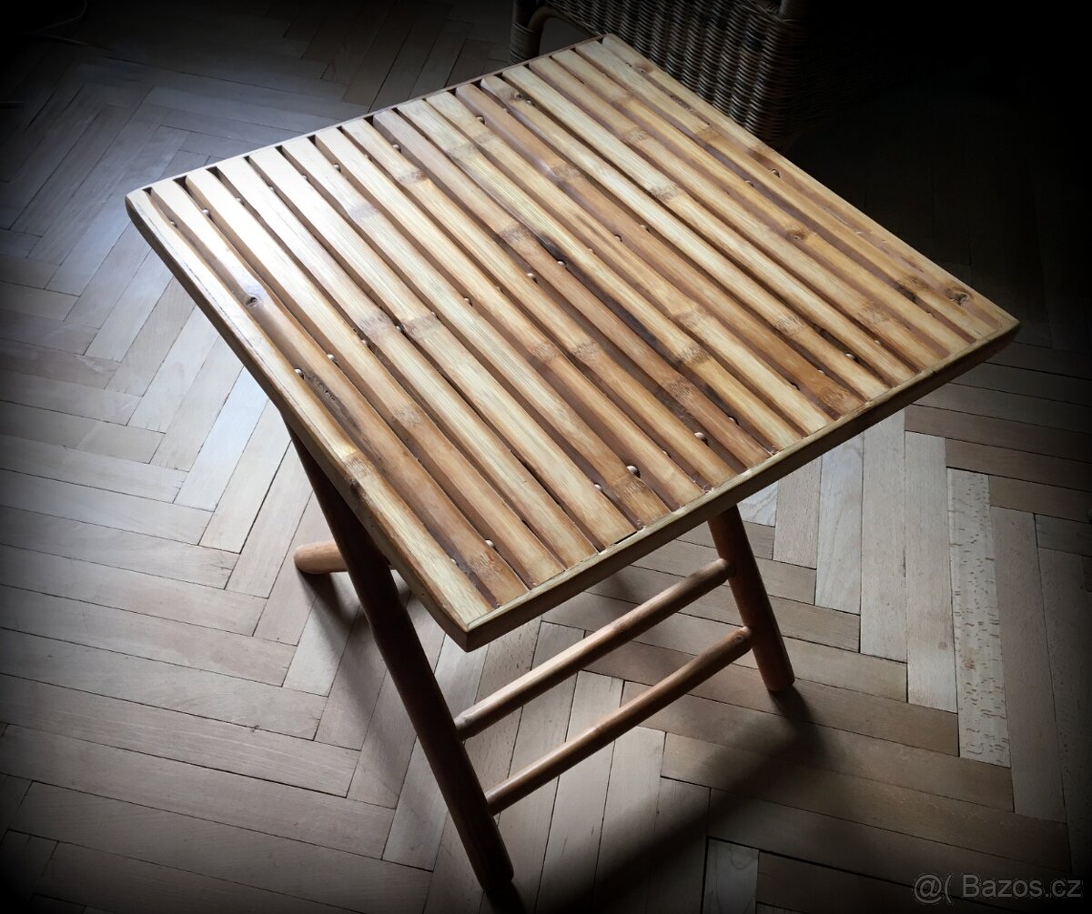 Zahradní skládací stolek
