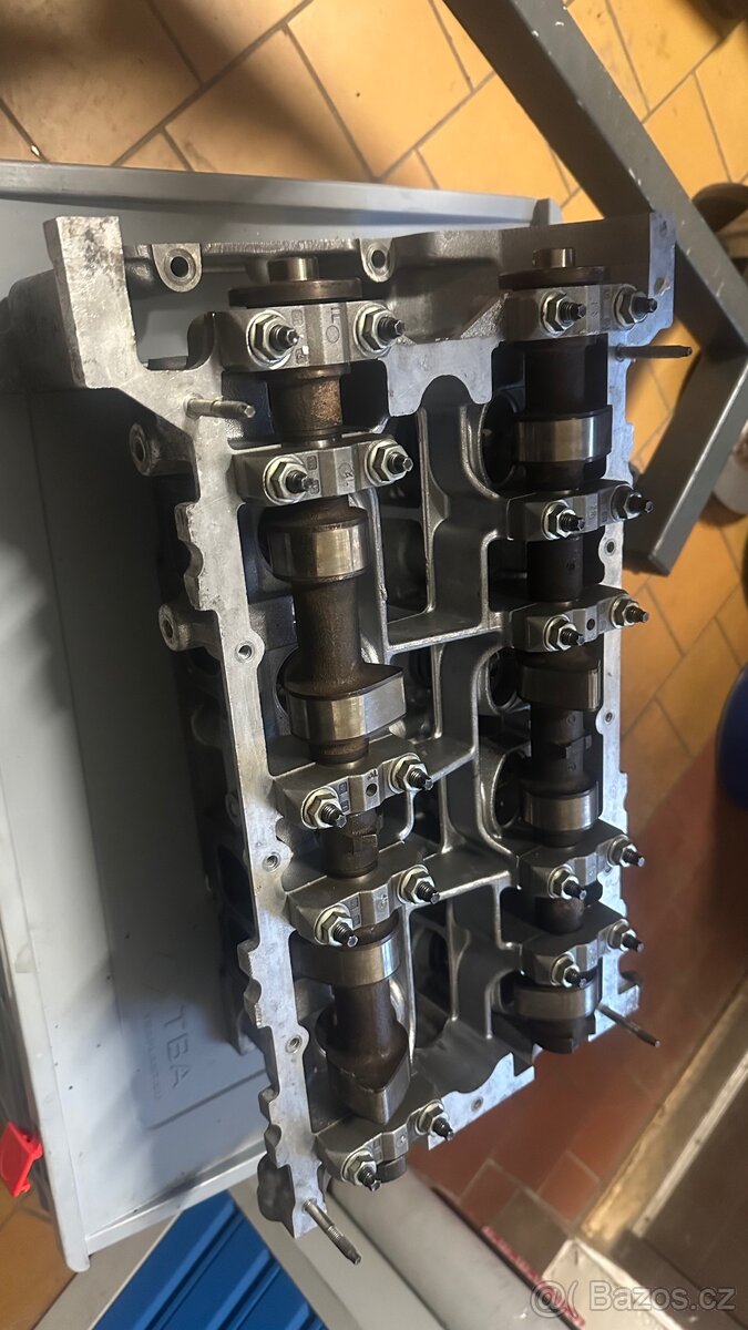 Ford Sierra 2,0 Dohc hlava motoru