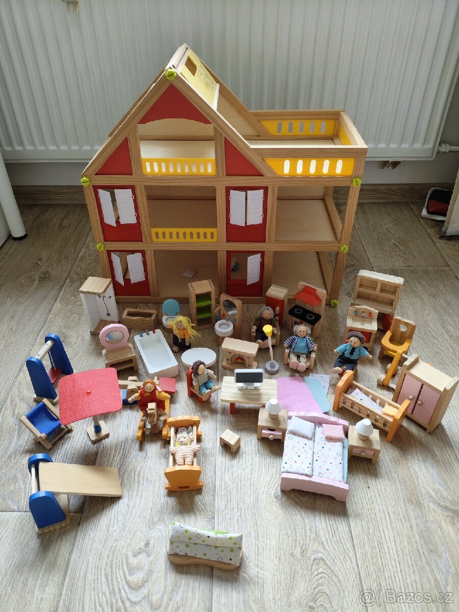 Dřevěný domeček pro panenky na hraní