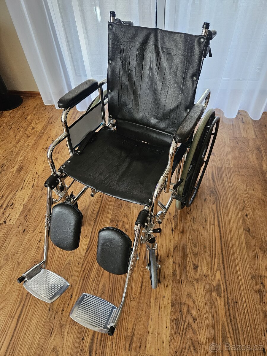 Invalidní vozík (polohovací)