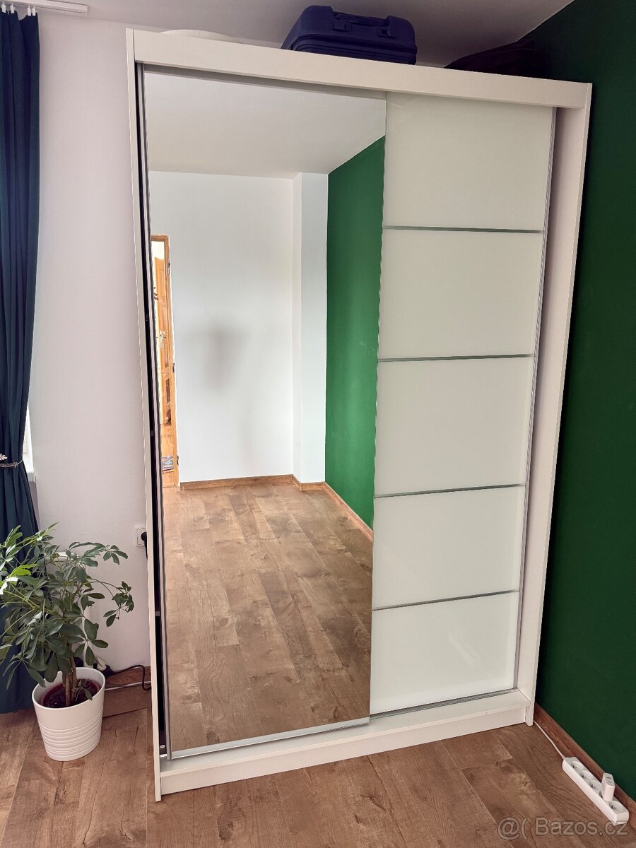 Šatní skříň 134cm