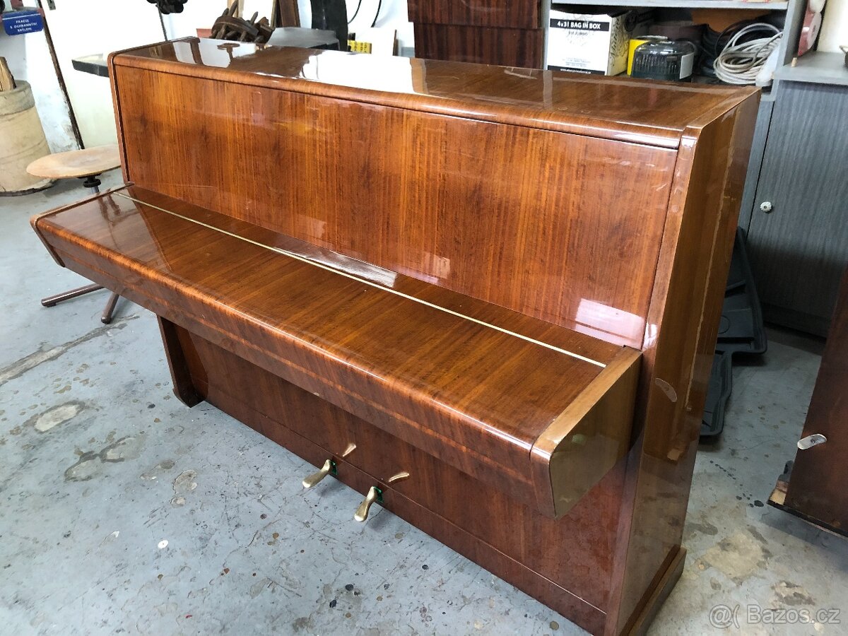 Pianino Petrof
