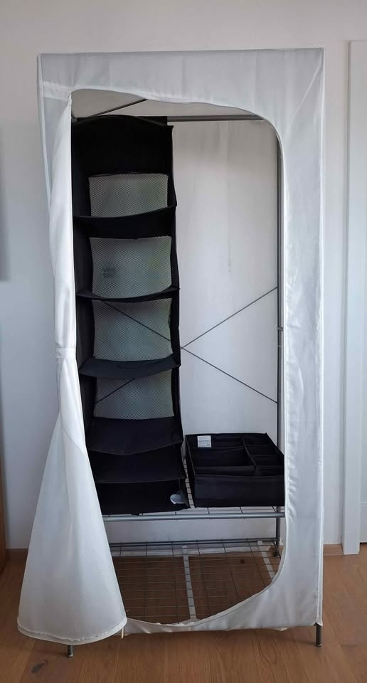 Bíla látková skříň Breim IKEA s organizéry