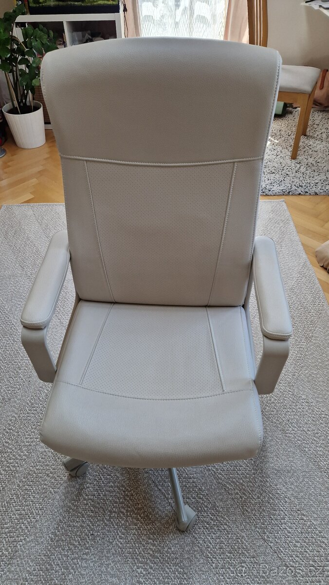 MILLBERGET Otočná židle, béžová (IKEA)