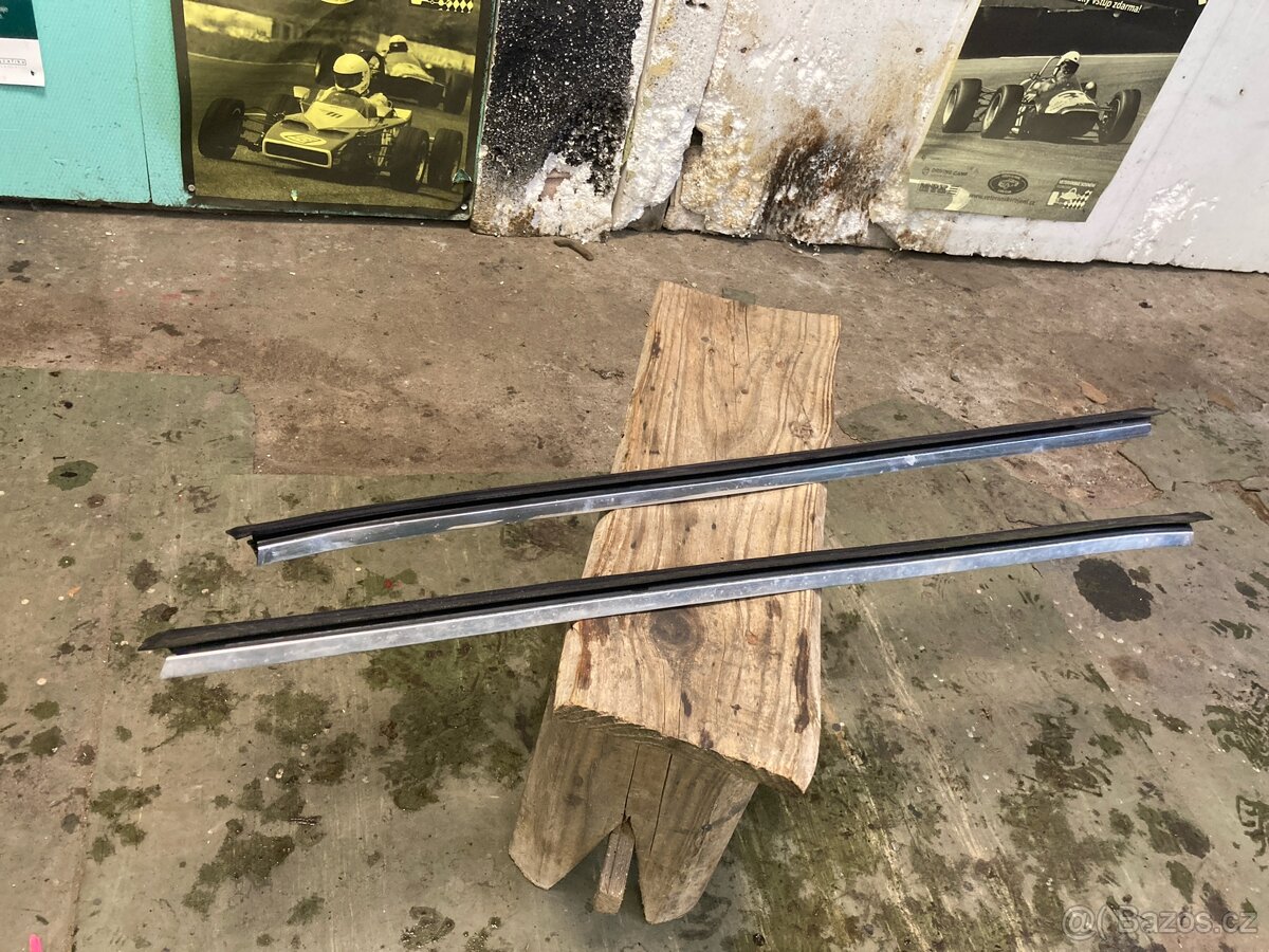 BMW E38 lišty předních dveří se sametkou