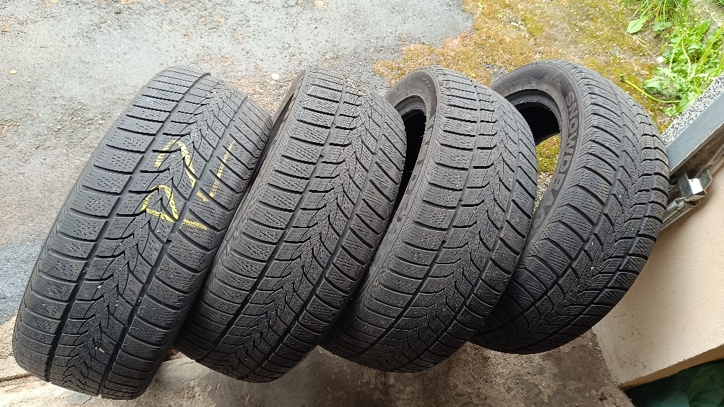 ZÁNOVNÍ PNEU SNOWDRAGON 215 50 r17