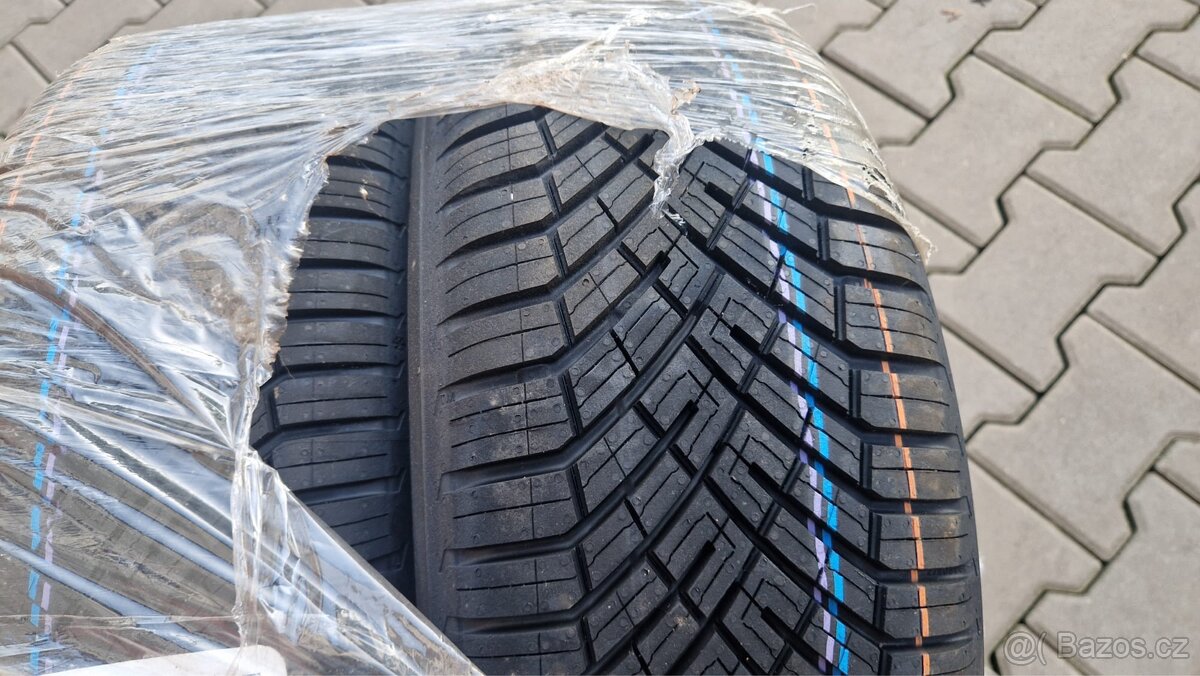 Celorocni pneu Continental 205/55 r16