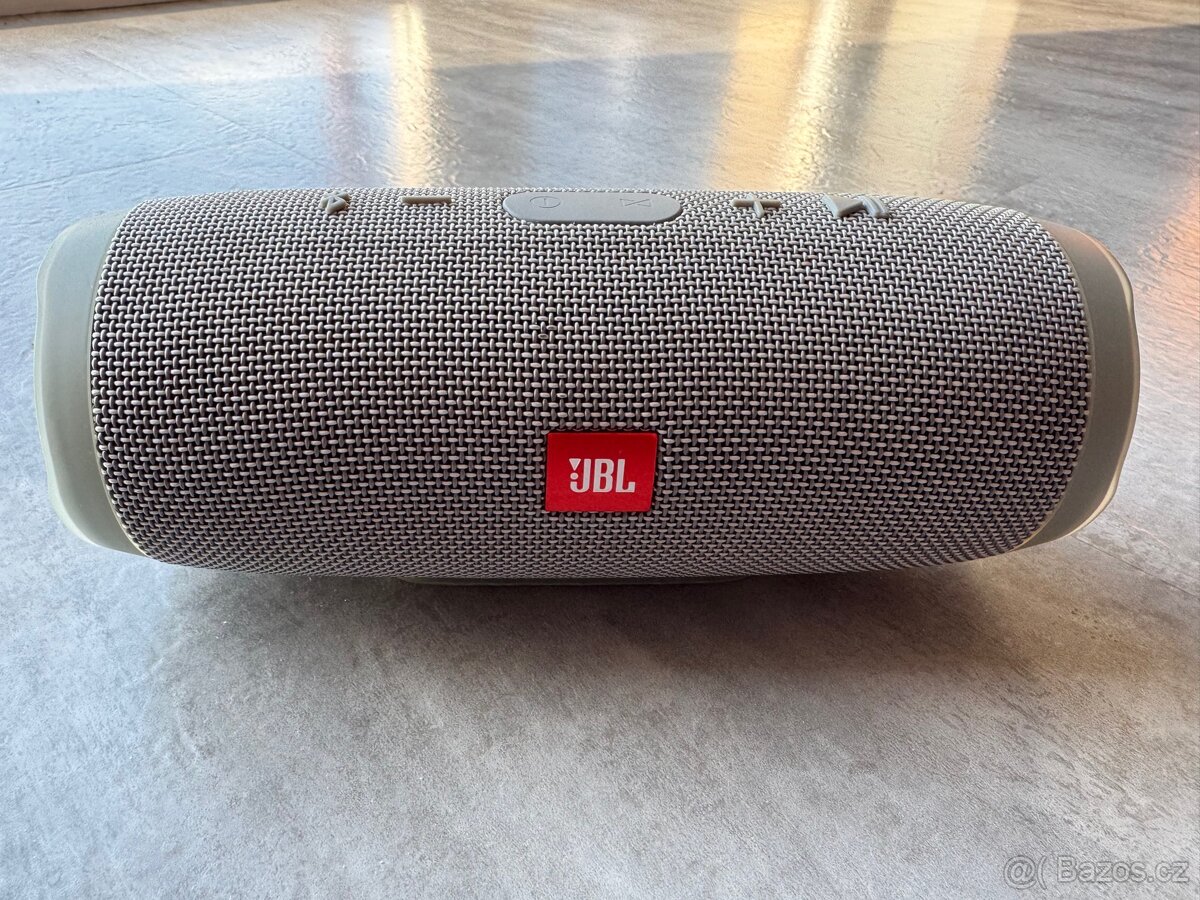 JBL Charge 3 šedý