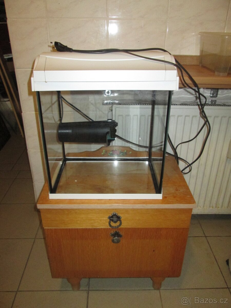 Akvárium Tetra se skříňkou