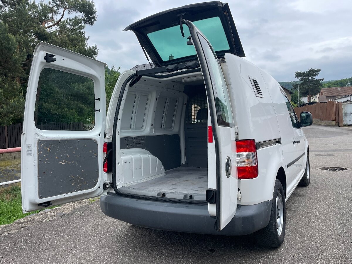 VW Caddy 1,9 TDi střešní okno