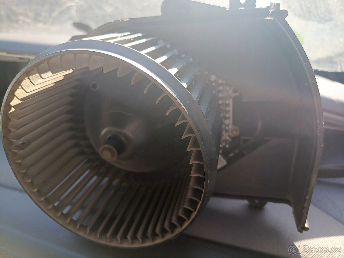 Prodám ventilátor topení na Peugeot 807