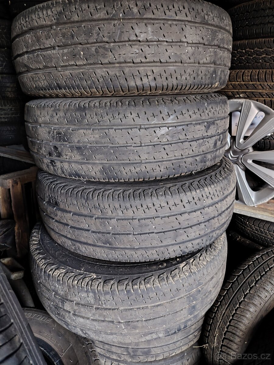 Continental 215/70R15C letní