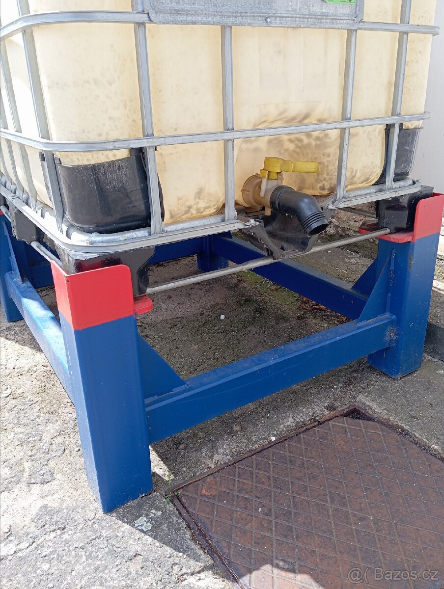 Robusni podstavec i s nádrží. Tel.792432792