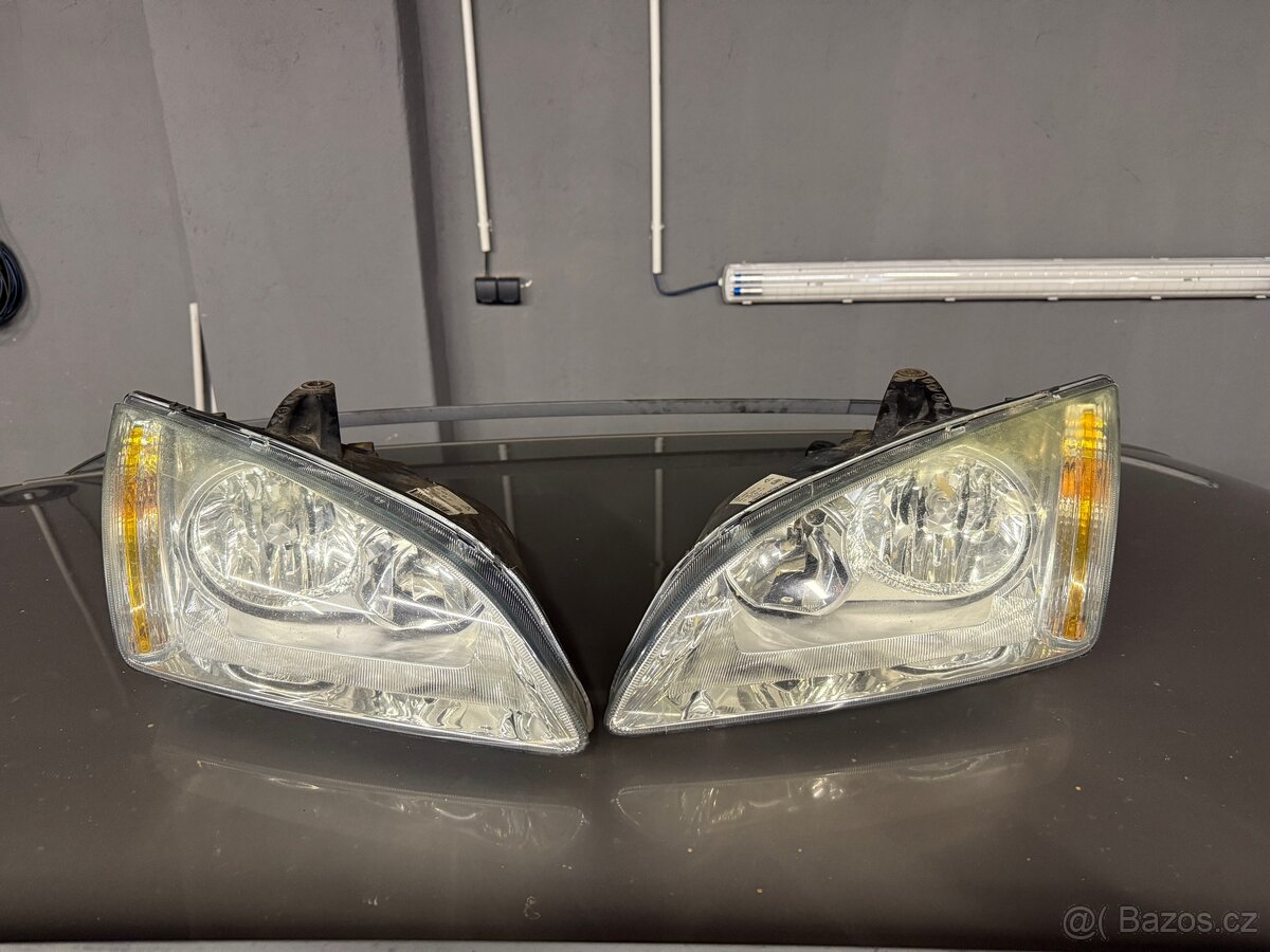 Ford Focus přední světla