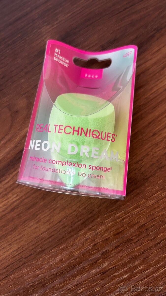Real Techniques aplikátor na makeup