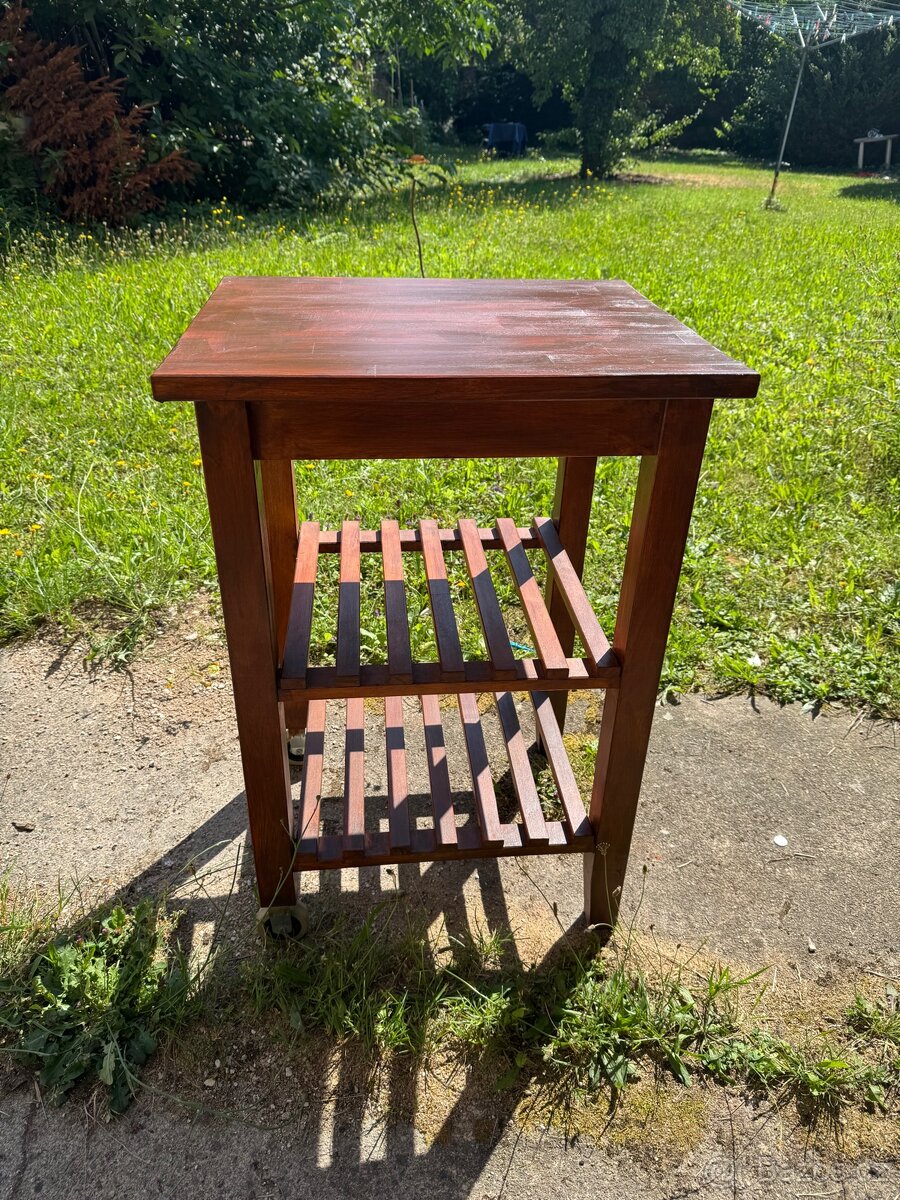 Odkládací stolek