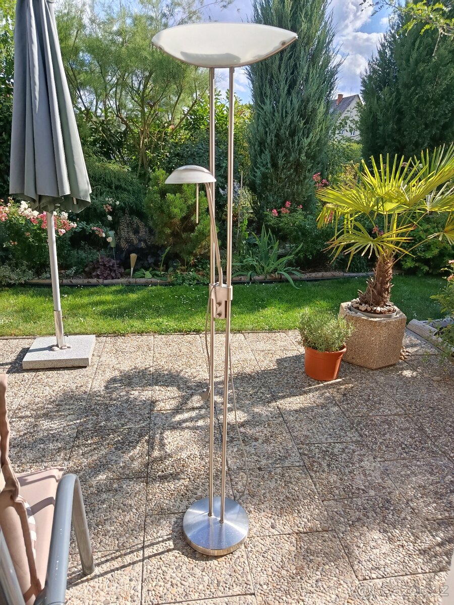 Stojací lampa