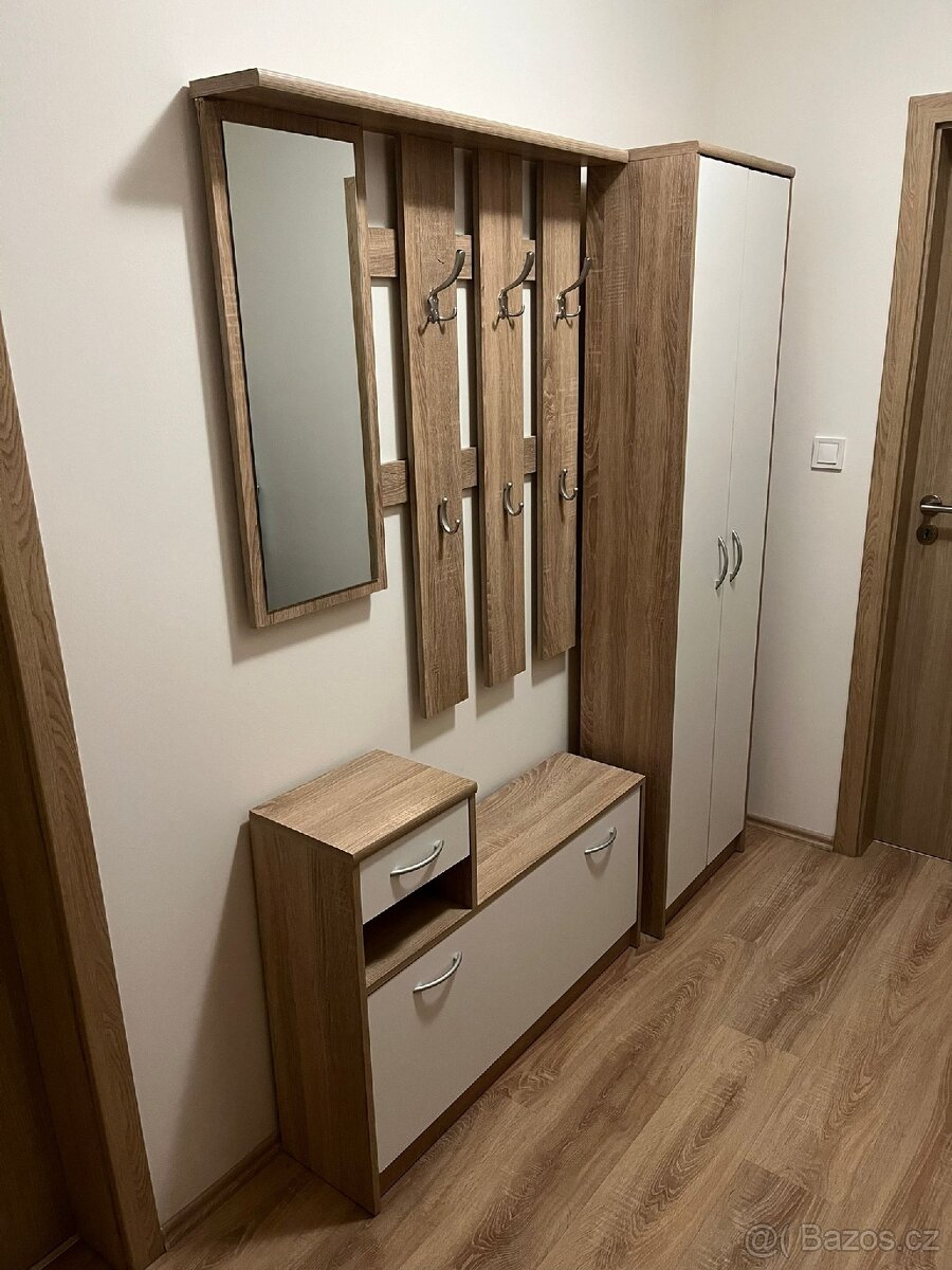 Předsíňový nábytek